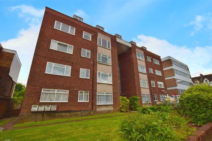 2 Bedroom Flat To Rent In Torrington Park, North Finchley, London, N12