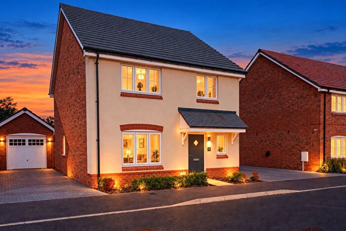 4 Bedroom Detached House For Sale In Chertsey, Surrey, KT16