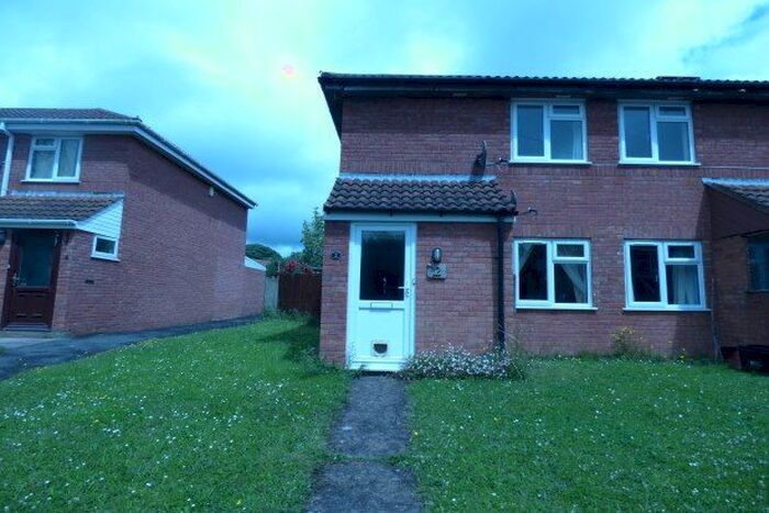 2 Bedroom Flat To Rent In Darwin Close, Taunton, TA2