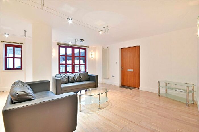 2 Bedroom Flat To Rent In Quaker Street, Shoreditch, E1