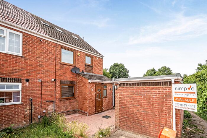 4 Bedroom House For Sale In Rochfords Gardens, Slough, SL2