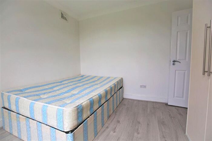 1 Bedroom Flat To Rent In Camden Road, London, N7