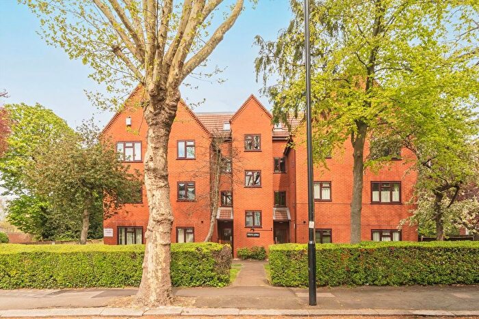 3 Bedroom Flat To Rent In Castlebar Park, Ealing, W5