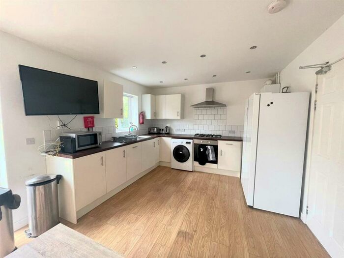 6 Bedroom Detached House To Rent In **&#;Pppw Excluding Bills** Middle Street, Beeston, - Uon, NG9