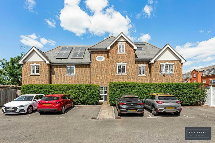 2 Bedroom Flat To Rent In Maybury Road, Woking, Surrey, GU21
