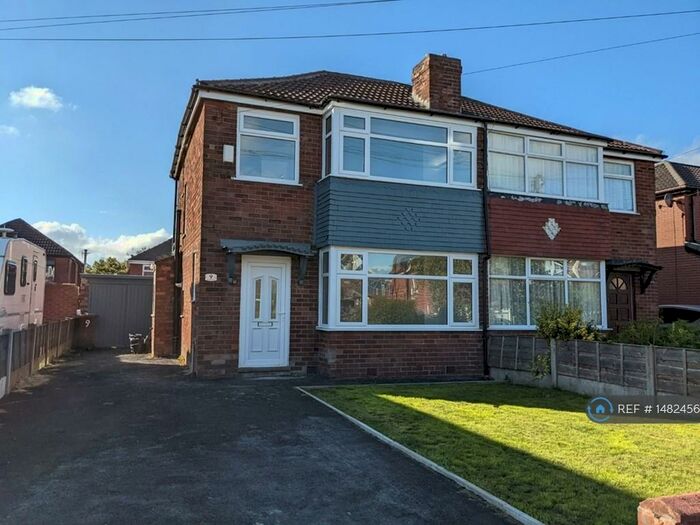 3 Bedroom Semi-Detached House To Rent In Dorwood Avenue, Manchester, M9