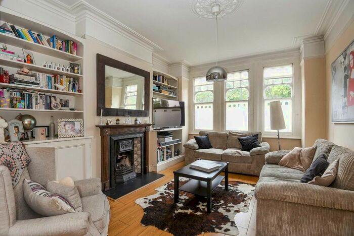 2 Bedroom Flat To Rent In Weir Road, London, SW12