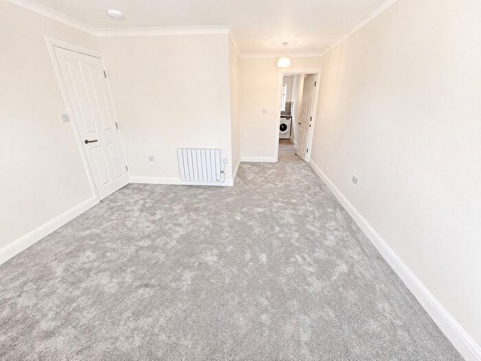 1 Bedroom Maisonette To Rent In Wardell Close, Mill Hill, NW7