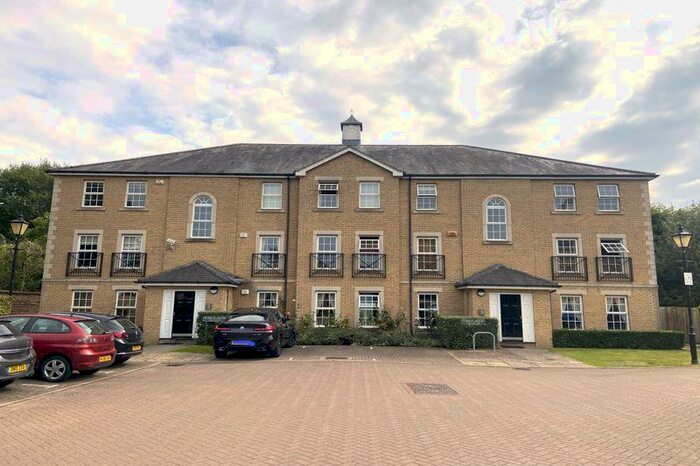 2 Bedroom Flat To Rent In Mandelbrote Drive, Oxford, OX4