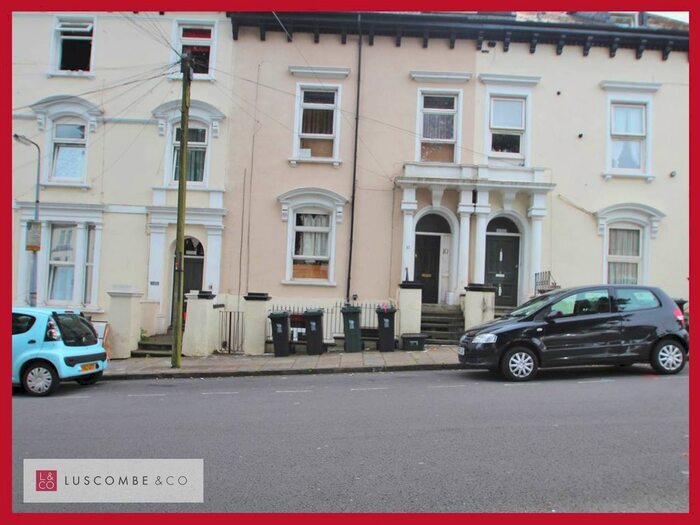 2 Bedroom Flat To Rent In Clytha Square, Newport NP20