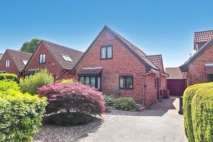 3 Bedroom Bungalow For Sale In Hilton Close, Stevenage, Hertfordshire, SG1