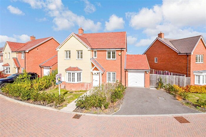 4 Bedroom Detached House For Sale In Maddocks Close, Paddock Wood, Tonbridge, Kent, TN12