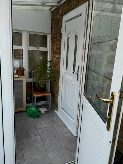 3 Bedroom Flat To Rent In Grove Green Rd, Leytonstone E11