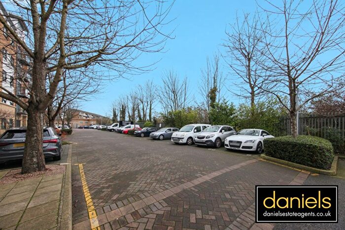 1 Bedroom Flat For Sale In Plough Close, Kensal Green, London, NW10
