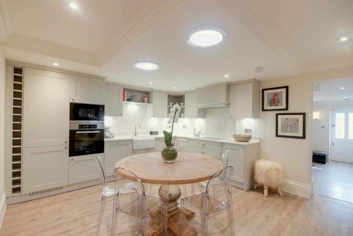 2 Bedroom Terraced House To Rent In High Street, Thames Ditton, KT7