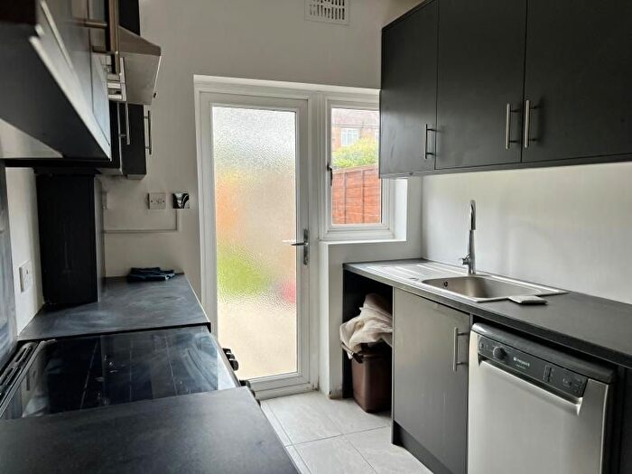 3 Bedroom Terraced House To Rent In Hall Lane, Chingford, E4