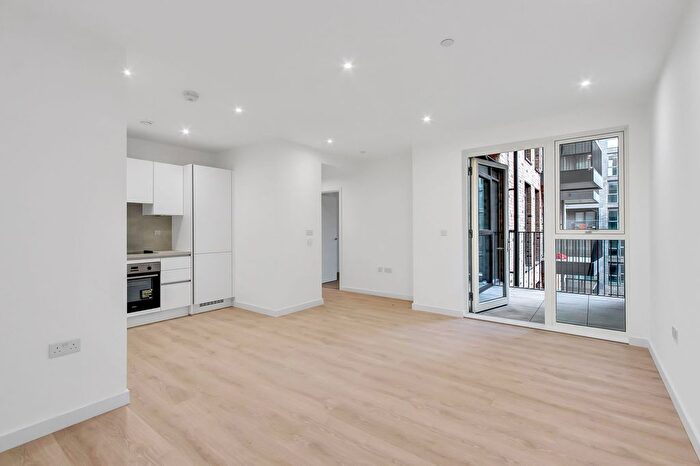 1 Bedroom Flat To Rent In Prince Regent Road, Croxby House, TW3