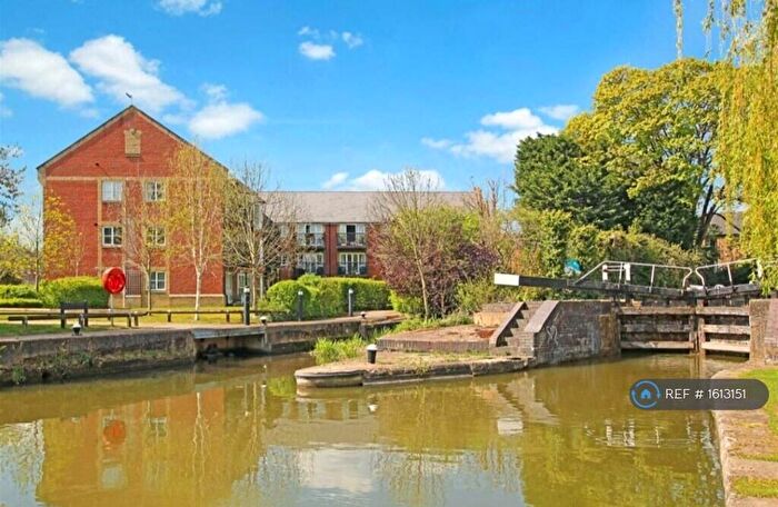 2 Bedroom Flat To Rent In Robertson Road, Berkhamsted, HP4