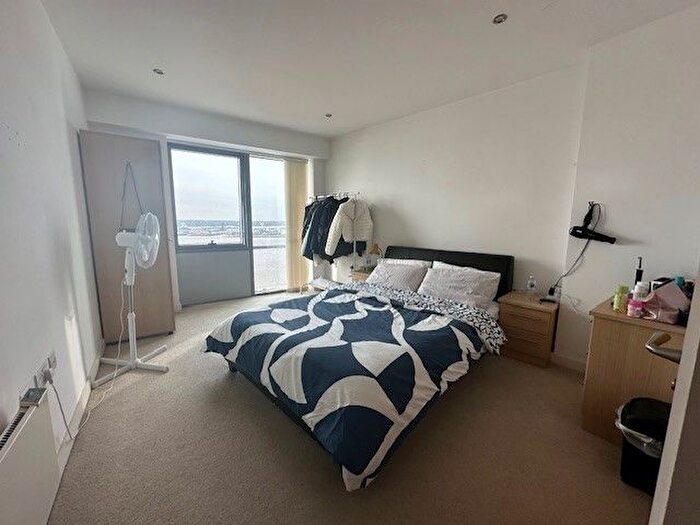 2 Bedroom Flat To Rent In Alexander Tower, Liverpool, L3