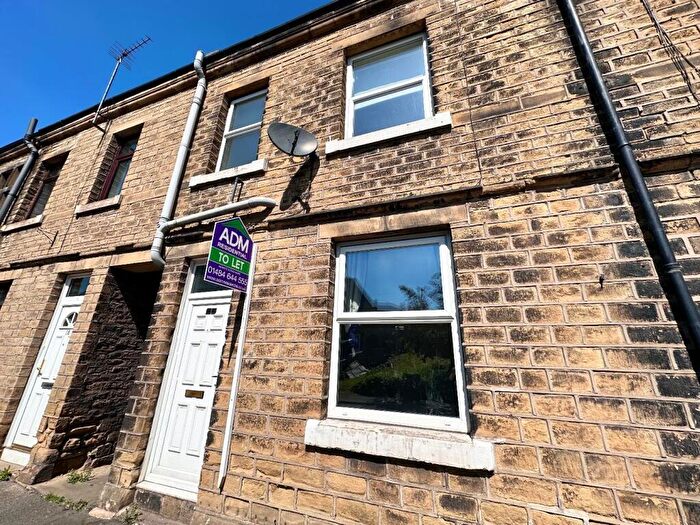 2 Bedroom Terraced House To Rent In Yates Lane, Huddersfield, HD3