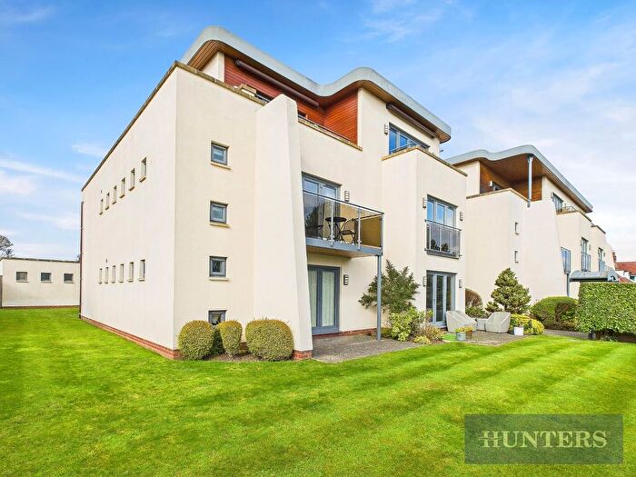 2 Bedroom Flat For Sale In Scalby Mills Road, Scarborough, YO12