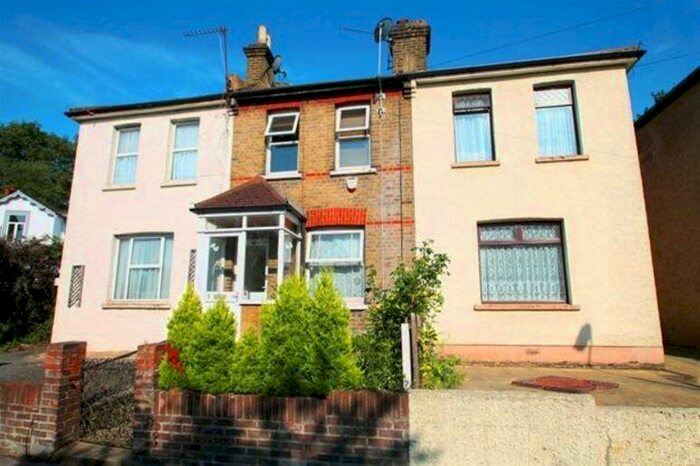 2 Bedroom Terraced House To Rent In Chelsham Road, South Croydon, CR2