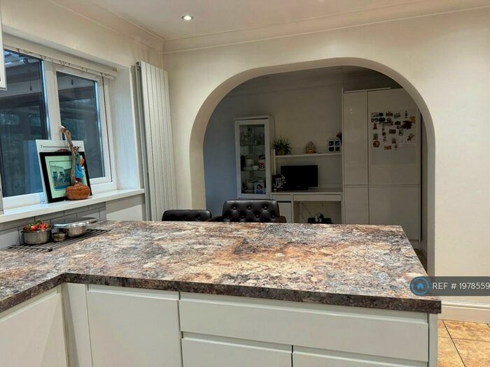 4 Bedroom Detached House To Rent In Leigh Hill, Milton Keynes, MK4