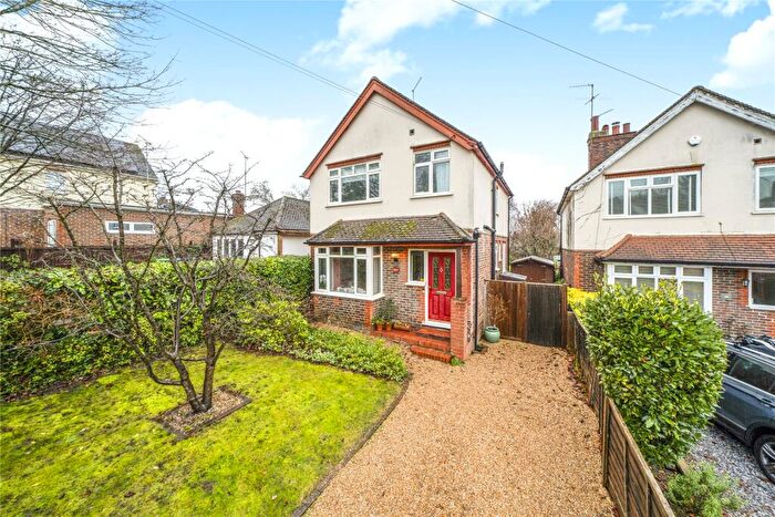 3 Bedroom Detached House For Sale In Beechwood Road, Knaphill, Woking, Surrey, GU21