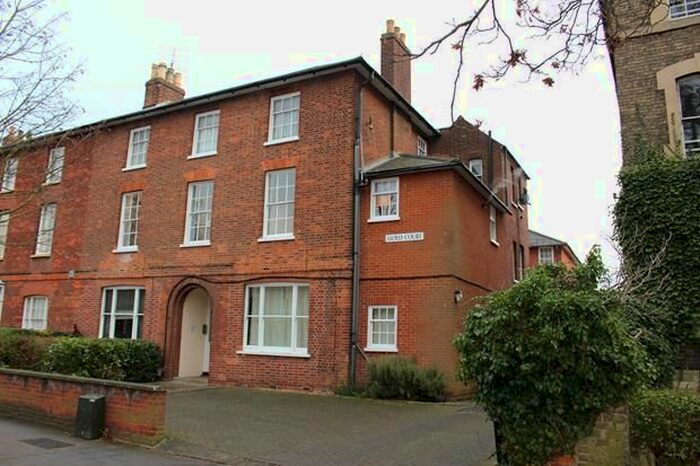 2 Bedroom Flat To Rent In Lloyd Court, The Crescent, Bedford, MK40