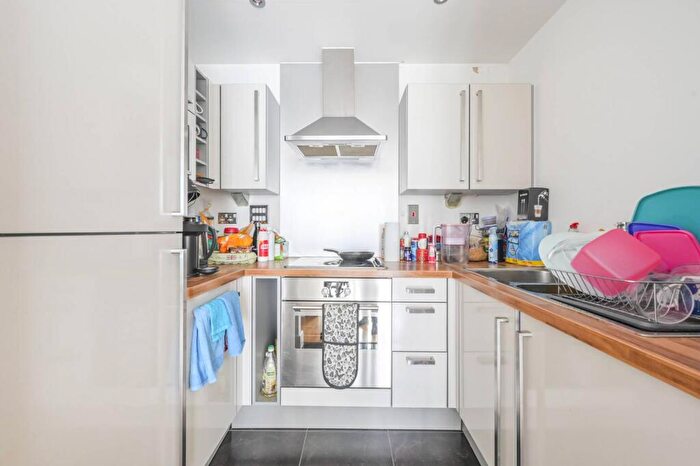 1 Bedroom Flat To Rent In Proton Tower, , Canary Wharf, London, E14