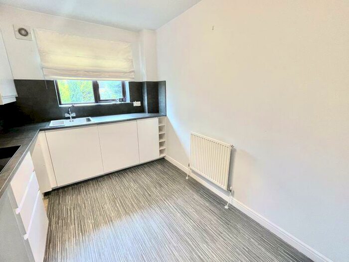 2 Bedroom Flat To Rent In Ashleigh Court, Grimsby, DN41
