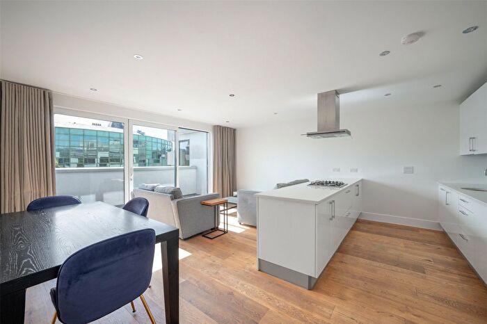 3 Bedroom Flat To Rent In Jamestown Road, London, NW1