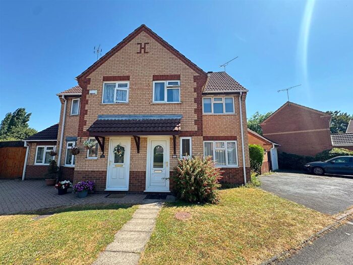 3 Bedroom Semi-Detached House To Rent In Caernarfon Drive, Nuneaton, CV11