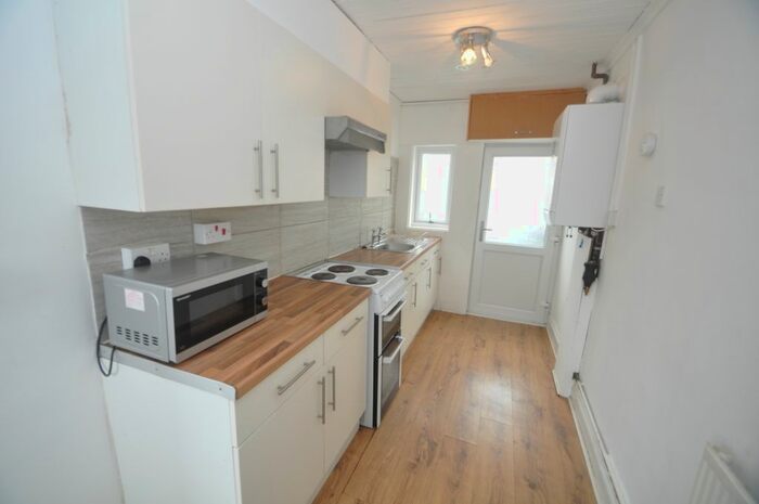 4 Bedroom Semi-Detached House To Rent In Bowles Road, Falmouth TR11