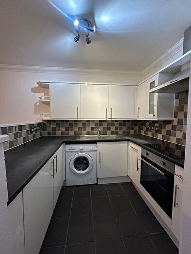 3 Bedroom Terraced House To Rent In Albert Gardens, Luton, LU1