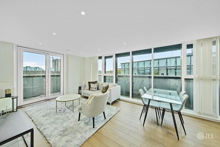 2 Bedroom Apartment For Sale In Pavilions Court, Cooks Road, E15