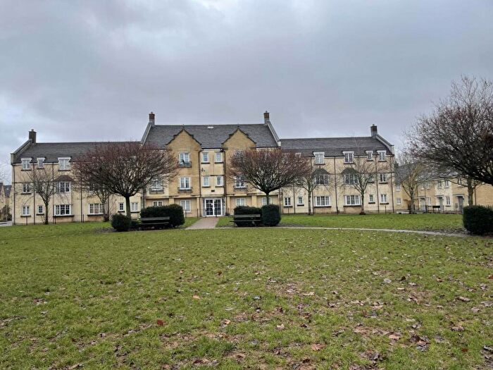 2 Bedroom Flat To Rent In Woodley House, Woodley Green, OX28