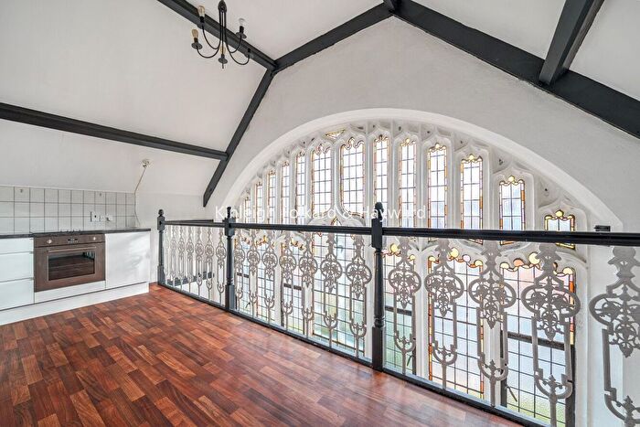 2 Bedroom Flat To Rent In Creighton Avenue, East Finchley, London, N2