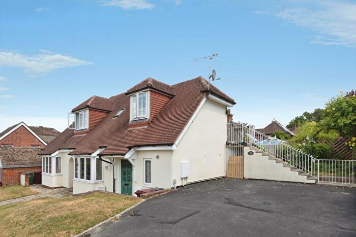 2 Bedroom Flat For Sale In Hillside Road, Haslemere, Surrey, GU27