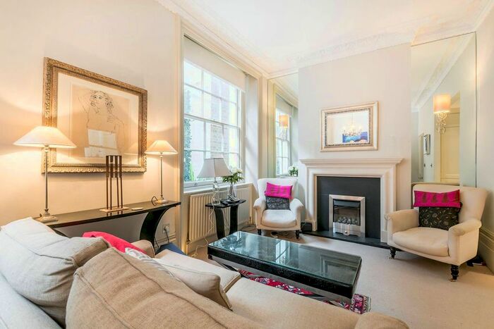 2 Bedroom Maisonette To Rent In Inverness Terrace, Bayswater, London, W2