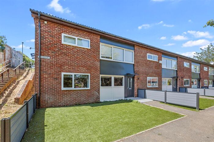 1 Bedroom Flat To Rent In Longland Way, High Wycombe, HP12