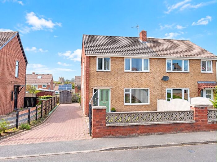 3 Bedroom Semi-Detached House For Sale In Fieldhead Close, Pontefract, WF8