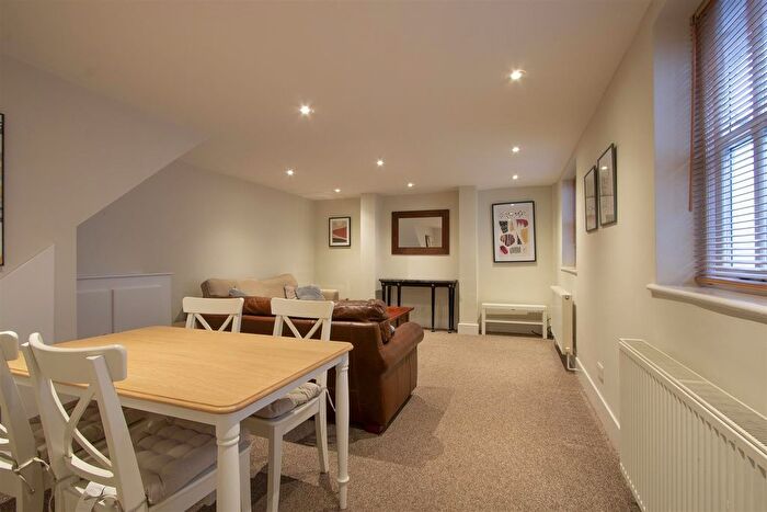 1 Bedroom Cottage To Rent In Cavendish Road, London, SW12