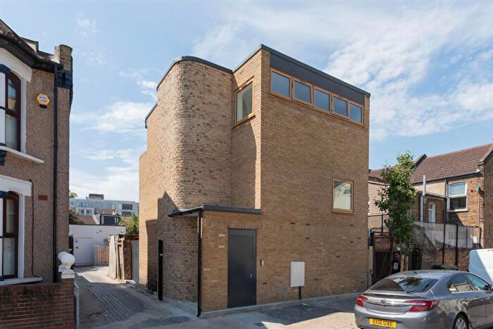 4 Bedroom House For Sale In Horace Road, Forest Gate, E7