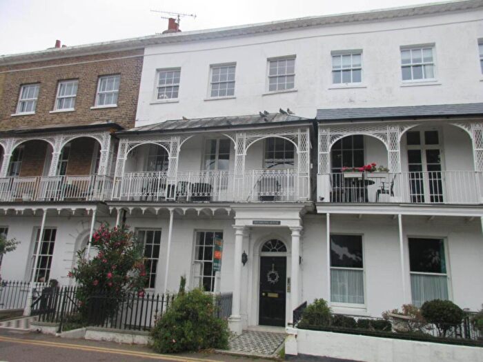 1 Bedroom Flat To Rent In Fff Rear Royal Terrace, Southend On Sea, SS1