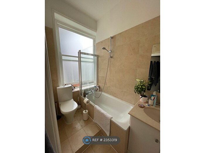 2 Bedroom Flat To Rent In Alexandra Court, London, W9
