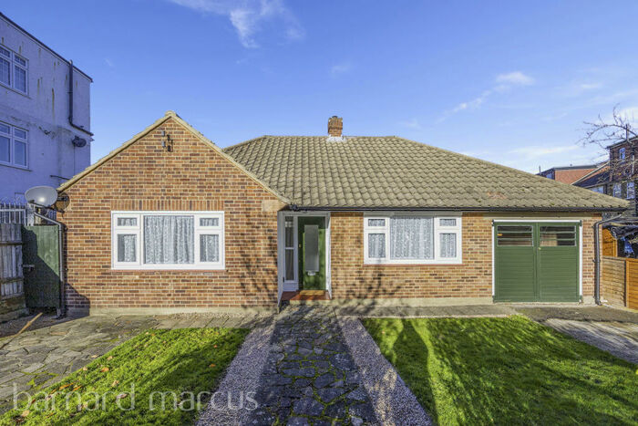 2 Bedroom Bungalow To Rent In Fairlands Avenue, Sutton, SM1