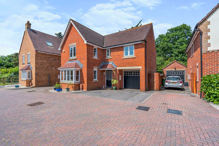 4 Bedroom Detached House To Rent In Summerleigh Walk, Fareham, Hampshire, PO14