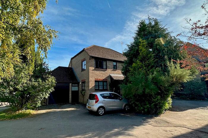 4 Bedroom Detached House For Sale In Robert Sparrow Gardens, Crowmarsh Gifford, Wallingford, OX10