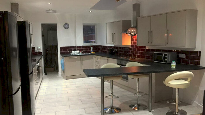 6 Bedroom Terraced House To Rent In Dawlish Road - Ensuite Student Property, B29